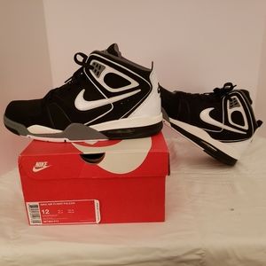 MENS SIZE 12 NIKE SNEAKERA